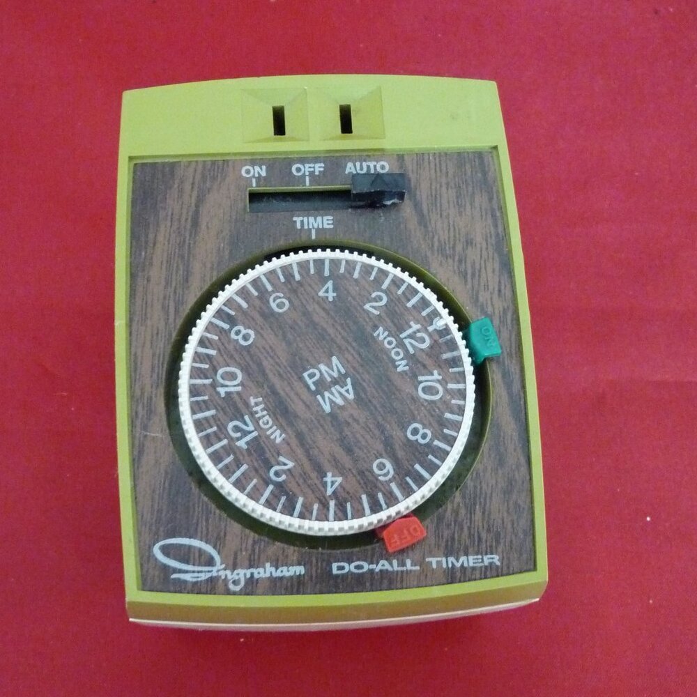 Vintage Ingraham D All Timer lamp electrical outlet AM PM